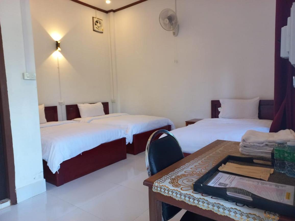 Sipanya Guesthouse Muang Phônsavan Esterno foto